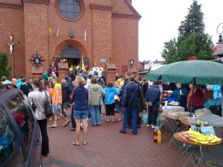 Wchodzimy do kościoła pw. Nawiedzenia NMP